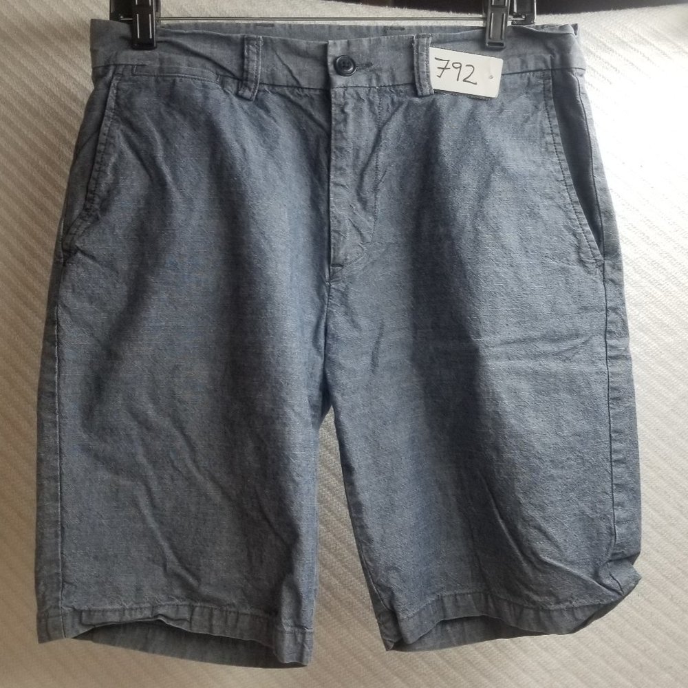 792 - Old Navy 32W Bermuda Shorts